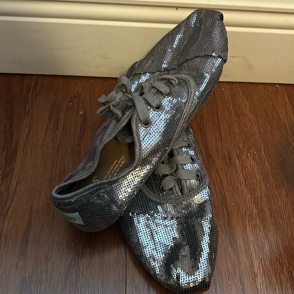 Tom’s sequin lace up cardones size 8.5